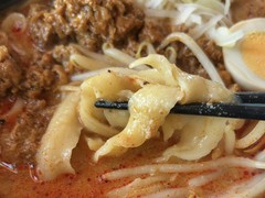 モチモチの歯ごたえの刀削麺！