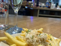 カジュアルビストロとナチュールワイン　酒場ナリス