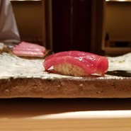 鮨　在