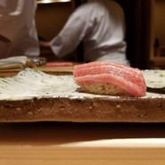 鮨　在