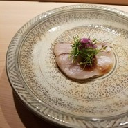 鮨　在