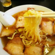 チャーシュー麺 麺リフト(箸持ち上げ)