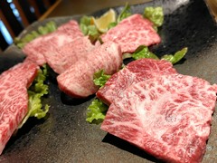 盛り合わせ華(何枚かは既に網の上へ...)