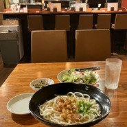 うどんのだし香るゆるりとする居酒屋