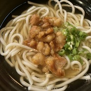 うどんのだし香るゆるりとする居酒屋
