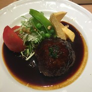 大人のハンバーグ〈特製デミグラスソース〉