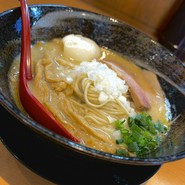 とりそば（醤油）、ガチャ玉入り