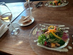 バケットを添えて