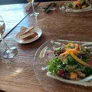 バケットを添えて