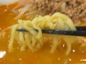 麺は細めのストレート麺！