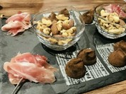 ワイズ カフェ & バー