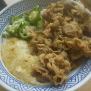 牛麦とろ丼