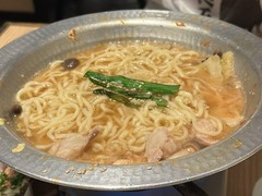 坐もつ焼き いしん 新宿大ガード店
