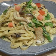 サーモンコンフィ 黒アワビ茸 菜の花のパスタ バジルクリーム大盛り