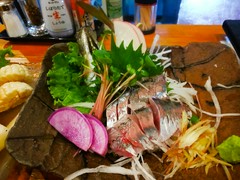 野菜刺身盛合せと泳ぎあじ