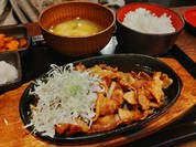 定食の王道、豚の生姜焼き。