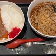 ミニカレーとたぬきそば890円！