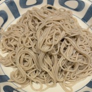 こちらはおそばでおそば大盛り無料！