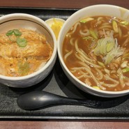 カレー南蛮とミニカツ丼セット1000円！