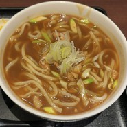 麺大盛り無料なので大盛りのカレー南蛮！