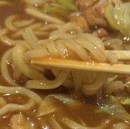 うどんにしては細め！