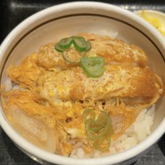こちらはミニカツ丼！