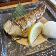 肴家 奏