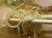麺は細めのストレート麺！