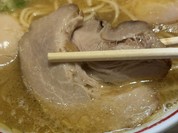 大ぶりで肉厚のチャーシュー２枚！