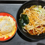 人気のミニカツ丼とかけ蕎麦のセット