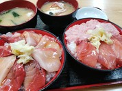 ブリの漬け丼，生まぐろ・ネギトロ丼，味噌汁（１