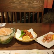 お魚が美味しいのは言うまでもなく、大根サラダがとても美味しかったです。