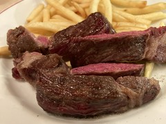 パリのワイン食堂
