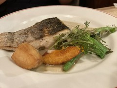 パリのワイン食堂