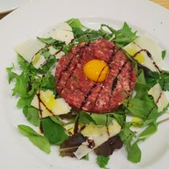 馬肉のタルタル バルサミコソース