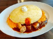 ふわふわのスフレ卵のデミグラスソースオムライス