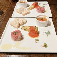 前菜（赤玉ねぎと魚のマリネ　スペインオムレツ　煮込み）