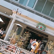 アースカフェ 代官山 （Urth Caffe）