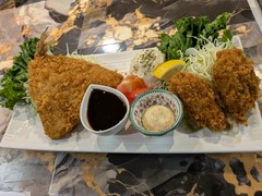 大ぶりアジと牡蠣のフライ