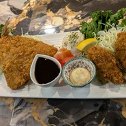 大ぶりアジと牡蠣のフライ