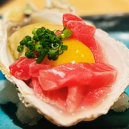 焼き牡蠣トロユッケのせ