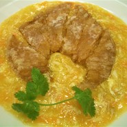 ふかひれの姿焼き・上海蟹（カニ身・卵入り）スープ