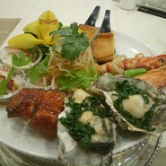 椰林前菜盛り合わせ（蒸し蛎・蒸し海老・焼き豚・タコの中華マリネ・揚げ鳥・くらげ）