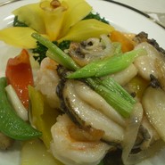海鮮野菜炒め（鮑と芝海老）