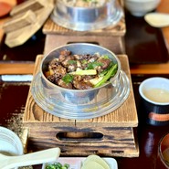 季節限定 ホタルイカ･笹竹･行者にんにくの釜飯