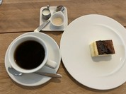 コーヒー　バスクチーズケーキ