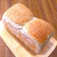 全粒粉入り食パン　他全粒粉100%食パン