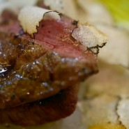 松坂牛炙り焼　サマートリフ添え