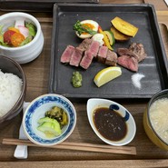 あか牛ヒレ肉御膳 ヒレ肉とシャトーブリアンのハーフ盛り
