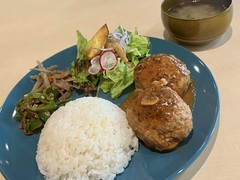 Cozy Cafe & Bar beyond